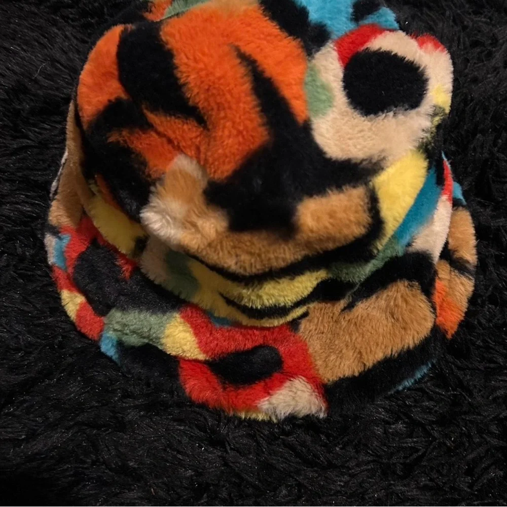 SHEIN Multicolor Fuzzy Bucket Hat - Orange, Blue, Green, Black - Picture 2 of 3